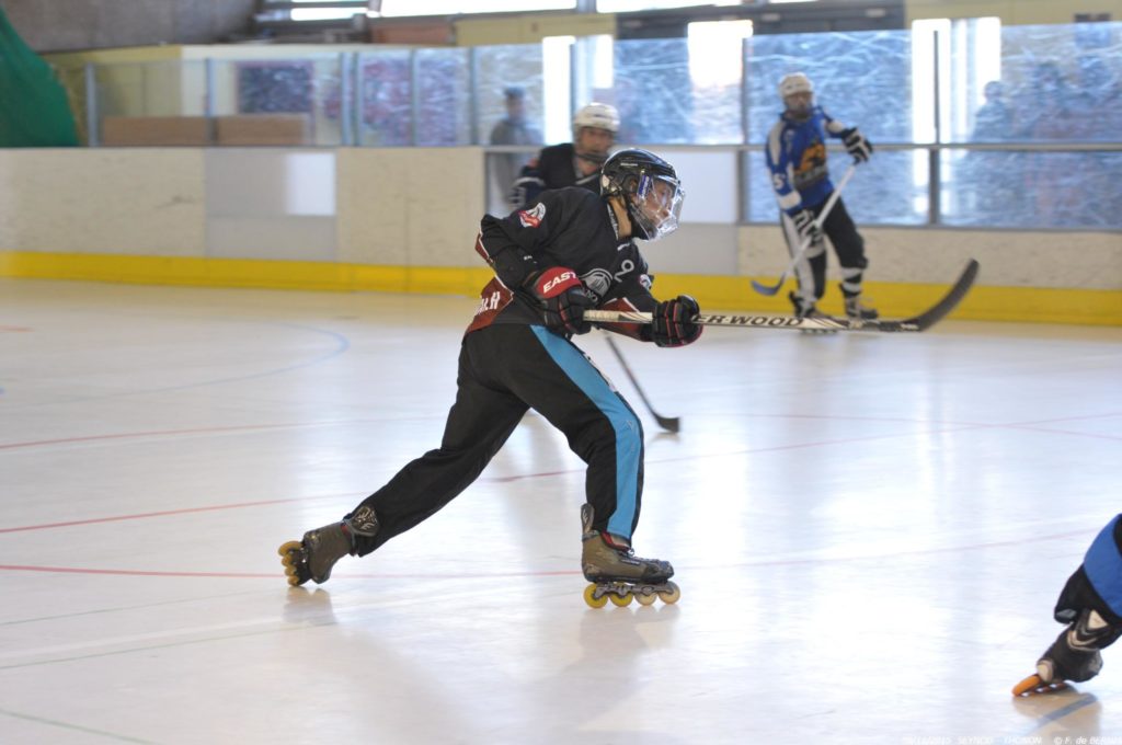 Dorian avec le Seynod Roller Hockey au cours d'un match.