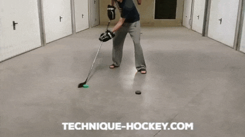 Exercice maniement tour de rondelle coup-droit - Technique-Hockey