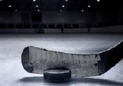 Palette de hockey et rondelle - Larry Macdonald 4 via Flickr