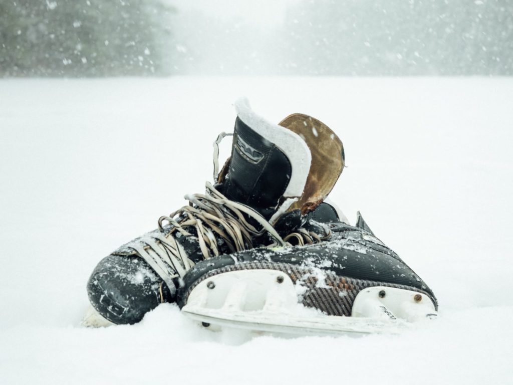 Patins de hockey sur glace dans la neige - Tim Foster